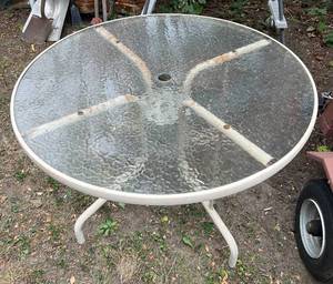 lot 65 image: Deck Table