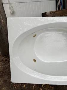 lot 71 image: Jacuzzi Tub