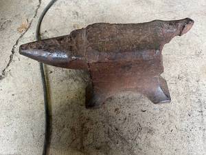 lot 93 image: Antique Anvil