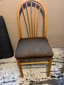 lot 89 image: Set of 5 Dinaire Mid-Century Walnut Dining Chairs