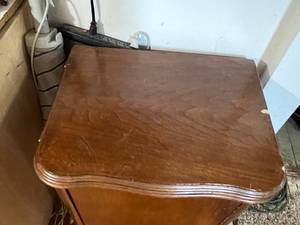 lot 87 image: Wood Cabinet