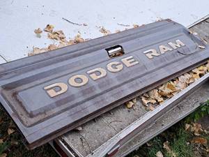 lot 11 image: 1987 Dodge Ram Tailgate