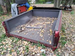 lot 9 image: 1991-1996 Ford Pickup Shortbed Truck Bed Box with Bed Liner