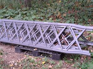 lot 19 image: Lot of (4) 8 Antenna Trusses