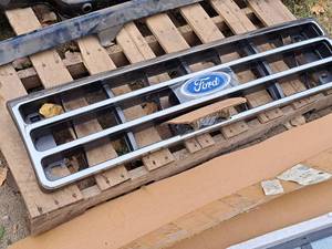 lot 205 image: 1987-1991 Ford F-Series Front Grill (new)