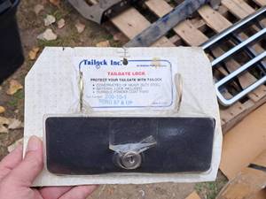 lot 206 image: 1987-present Ford Tailgate Lock (New)