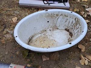 lot 226 image: Metal Wash Pan