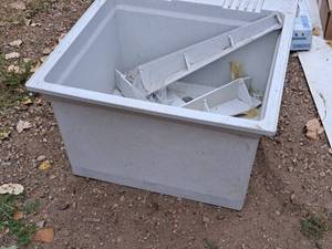lot 230 image: Plastic Sink with Legs