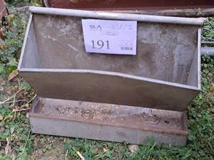lot 191 image: Feeder