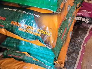 lot 85 image: Lot of (4) 32-lb Fall Turf Food Winterizer