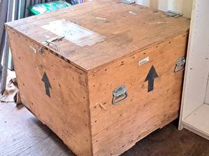 lot 90 image: Rolling Wood Crate