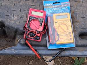 lot 122 image: Lot of (2) Cen-tech Testers