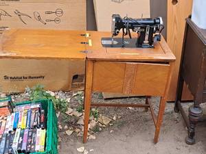 lot 131 image: Necchi Sewing Machine