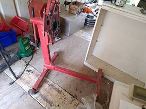 lot 147 image: 46 Engine Stand