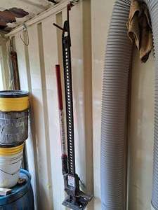 lot 169 image: Hi-Lift ClampWinch Bar HL-484