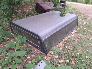 lot 20 image: Truck Bed Topper