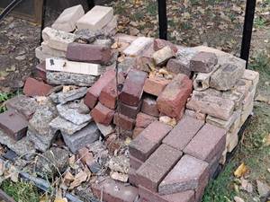 lot 36 image: Lot of (1 Stack) Assorted Bricks
