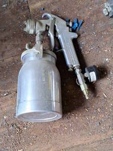lot 72 image: Devilbiss Air Spray Gun