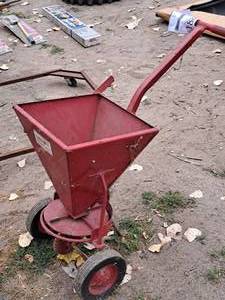 lot 212 image: Lime Rite Barn Limer Spreader
