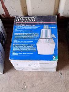 lot 253 image: Regent Mercury Vapor Security Light (New in Box)