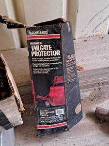 lot 154 image: Rubber Queen Rubber Tailgate Protector