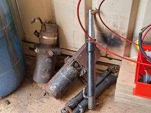 lot 168 image: Lot of  Hydraulic Parts