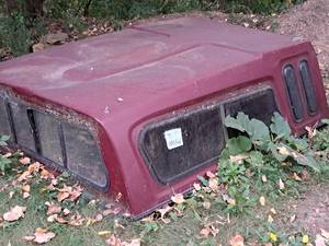 lot 21 image: Truck Bed Topper