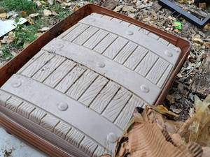 lot 49 image: Kids Plastic Sandbox