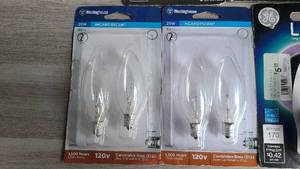 lot 71 image: Lot of Light Bulbs