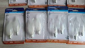 lot 72 image: Lot of Light Bulbs