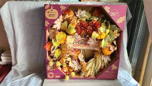 lot 184 image: NEW Members Mark Fall Wreath