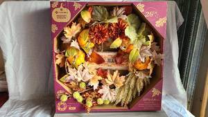 lot 186 image: NEW Members Mark Fall Wreath