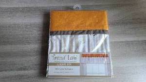 lot 26 image: New Lot of Four (4) Trend Lab Valances