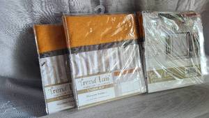 lot 106 image: NEW Lot of 4 Trend Lab Valances