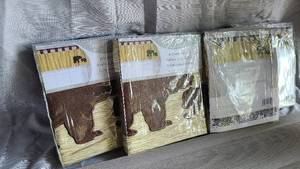 lot 107 image: NEW Lot of 4 Trend Lab Valances