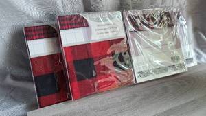 lot 108 image: NEW Lot of 4 Trend Lab Valances