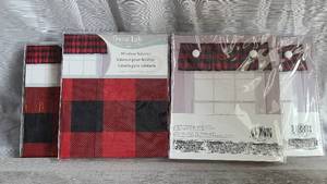 lot 210 image: New Lot of Four (4) Trend Lab Valances
