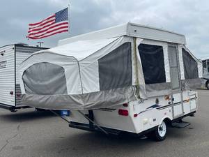lot 3 image: 2006 Palomino Pony 283 Pop-Up Camping Trailer NO RESERVE