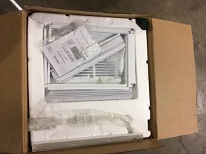 lot 7 image: Vissani 10,000 BTU 115-Volt Window Air Conditioner for 450 sq. ft. Rooms in White Customer Returns See Pictures