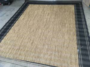 lot 19 image: Hampton Bay Border BlackBrown 8 x 10 IndoorOutdoor Patio Area Rug   Customer Returns See Pictures