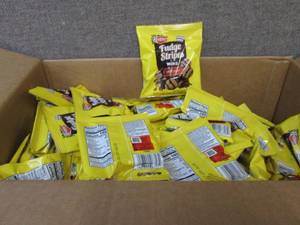 lot 454 image: Case of 130- 1 oz pks Keebler Fudge...