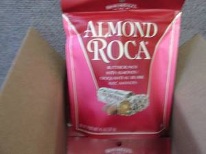 lot 457 image: 8- 4.5 oz pks Almond Roca Buttercru...