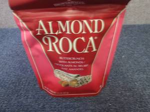 lot 458 image: 8- 4.5 oz pks Almond Roca Buttercru...