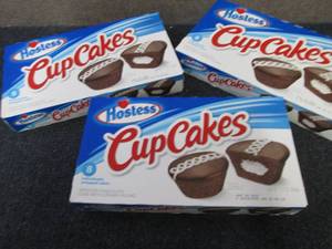 lot 461 image: 3-12 oz 8 pks Boxes Hostess Cupcake...