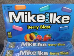 lot 471 image: 12- 5 oz Boxes Mike & Ike Berry Bla...