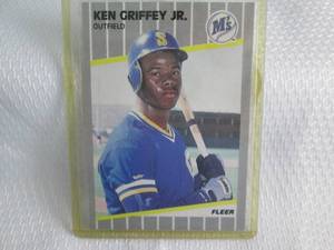 lot 3 image: 1989 Fleer Ken Griffey Jr Rookie Ca...