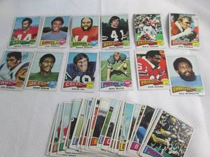lot 10 image: Assorted 1975 Topps Football Cards...