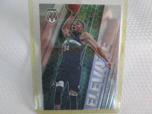 lot 13 image: 2020-21 Mosaic Giannis Antetokounmp...