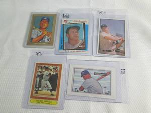 lot 21 image: Assorted Mickey Mantle Cards...