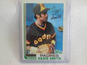 lot 75 image: 1982 Topps Ozzie Smith Card...